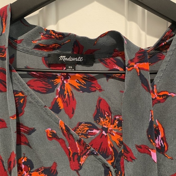 Madewell Women’s Size XS  Silk Tie Neck Wrap Top in Winter Orchid Multi Green - Picture 4 of 6